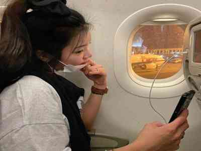 打扑牌两个人剧烈运动：扑克牌竞技，两人间激情四溢的较量-2